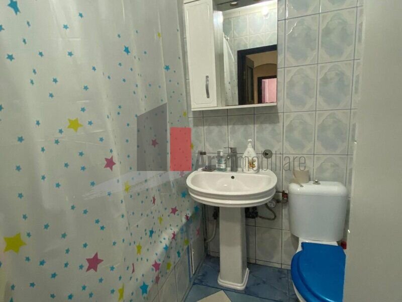 Brancoveanu, vanzare apartament 4 camere decomandat cu centrala,