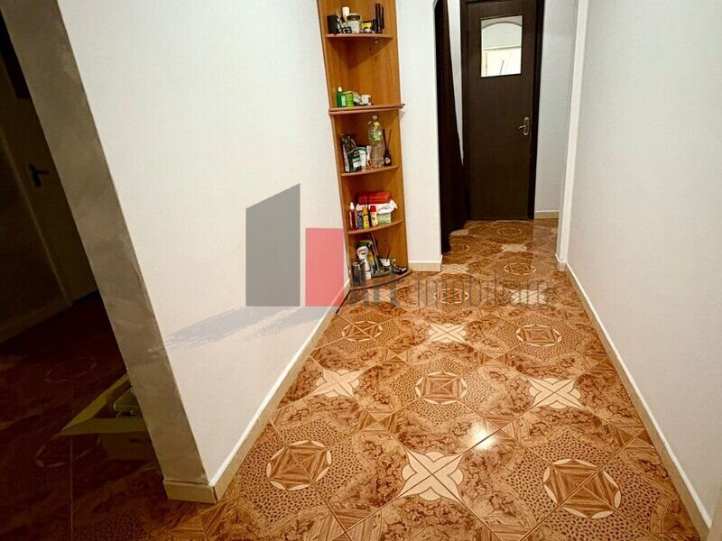 Brancoveanu, vanzare apartament 4 camere decomandat cu centrala,