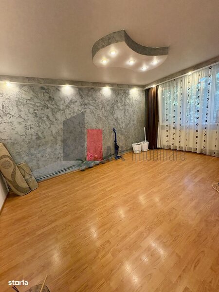 Brancoveanu, vanzare apartament 4 camere decomandat cu centrala,