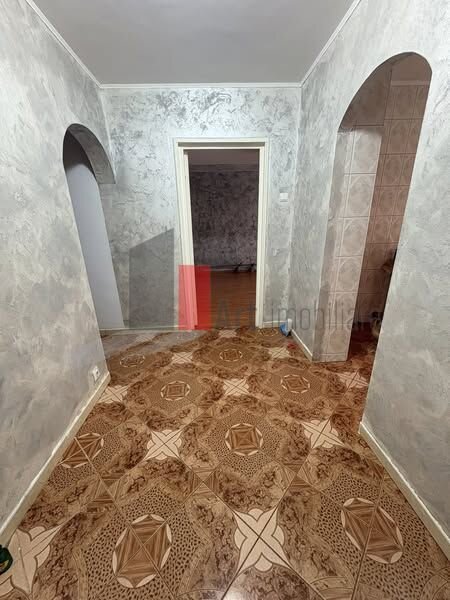 Brancoveanu, vanzare apartament 4 camere decomandat cu centrala,