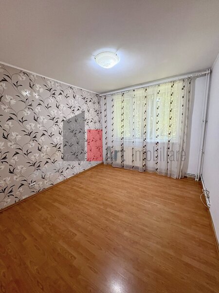 Brancoveanu, vanzare apartament 4 camere decomandat cu centrala,